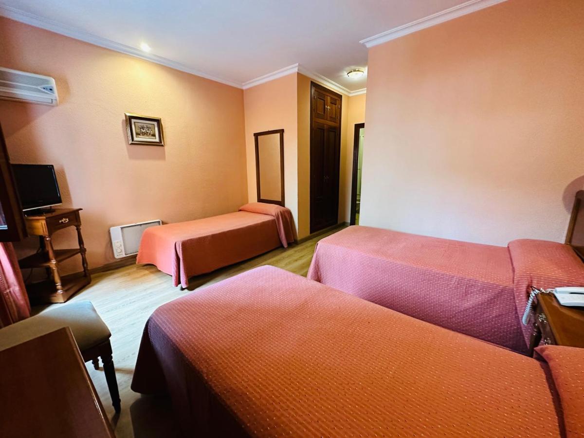 Hotel Los Castanos Aracena Exteriör bild